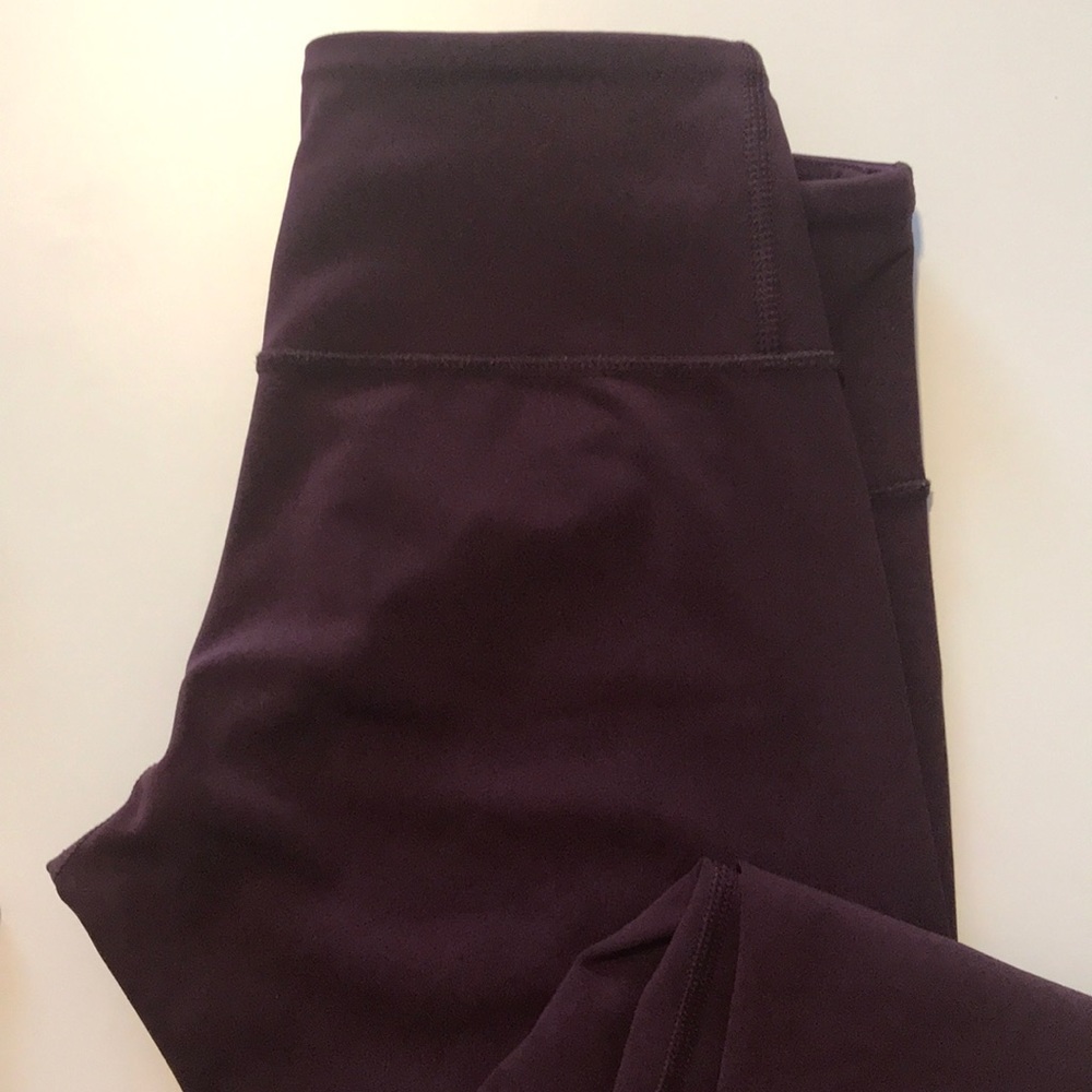 Lululemon crop size 4. Merlot